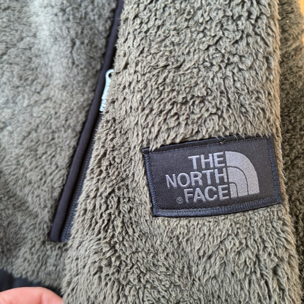 North Face 1/2 zip fleece. SIZE M - Picture 2 of 4